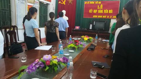 Chi bộ trường Tiểu học Dương Quang - Lễ kết nạp Đảng viên mới